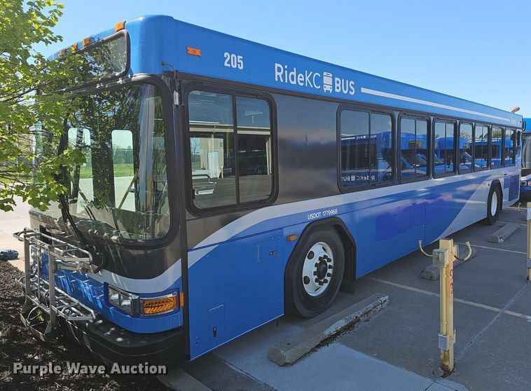 image for item DM1618 2006 Gillig  G29D102N4 transit bus