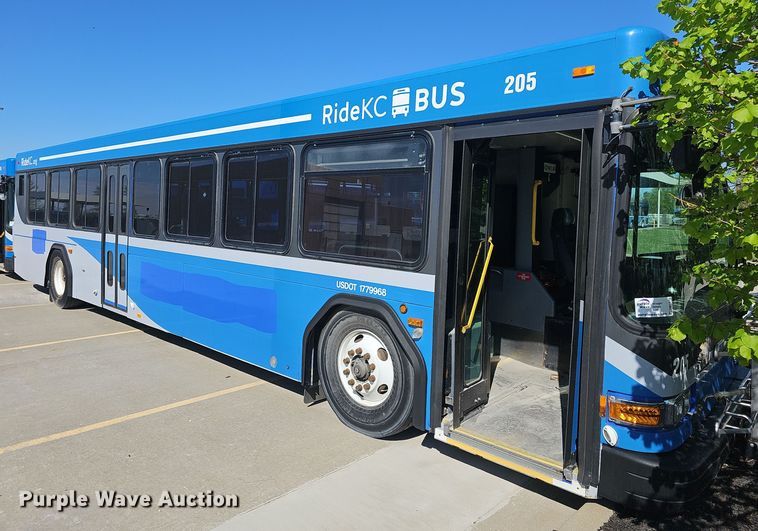 image for item DM1618 2006 Gillig  G29D102N4 transit bus