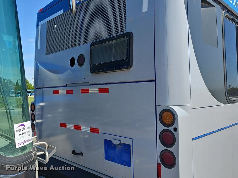 image for item DM1618 2006 Gillig  G29D102N4 transit bus