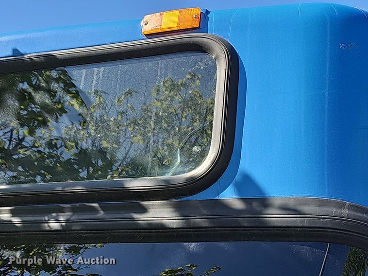 image for item DM1618 2006 Gillig  G29D102N4 transit bus