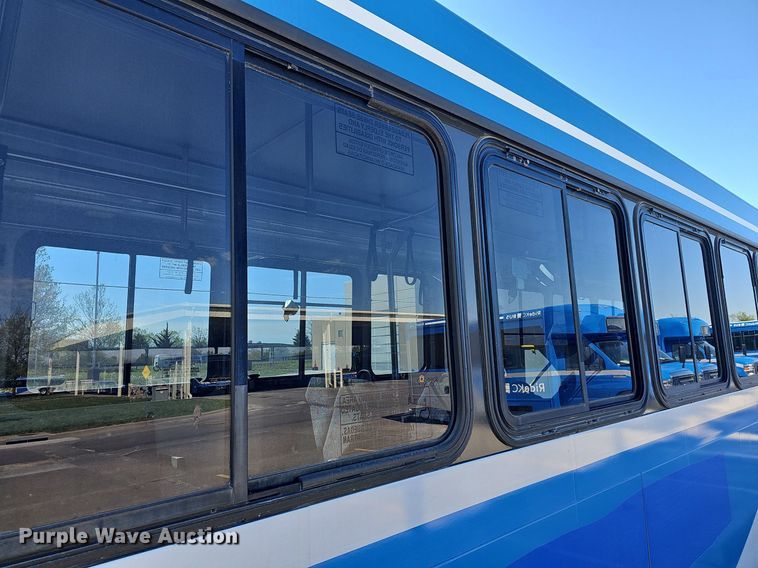 image for item DM1618 2006 Gillig  G29D102N4 transit bus