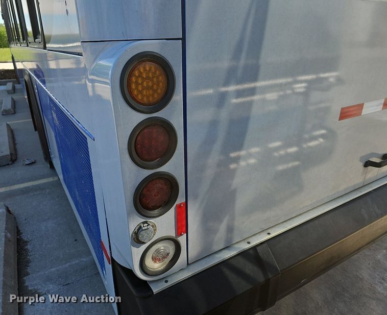 image for item DM1618 2006 Gillig  G29D102N4 transit bus