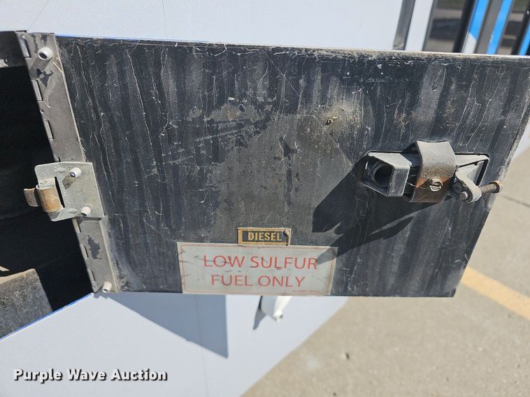 image for item DM1618 2006 Gillig  G29D102N4 transit bus