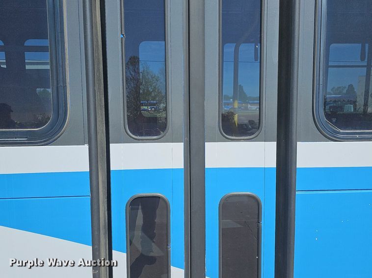 image for item DM1618 2006 Gillig  G29D102N4 transit bus