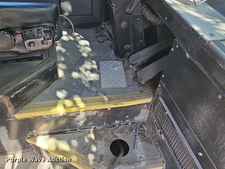 image for item DM1618 2006 Gillig  G29D102N4 transit bus