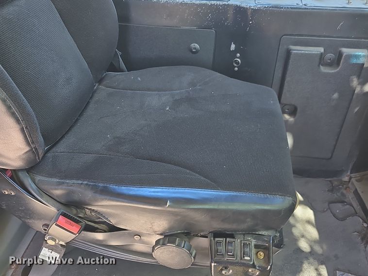 image for item DM1618 2006 Gillig  G29D102N4 transit bus