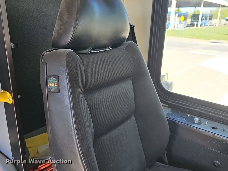 image for item DM1618 2006 Gillig  G29D102N4 transit bus