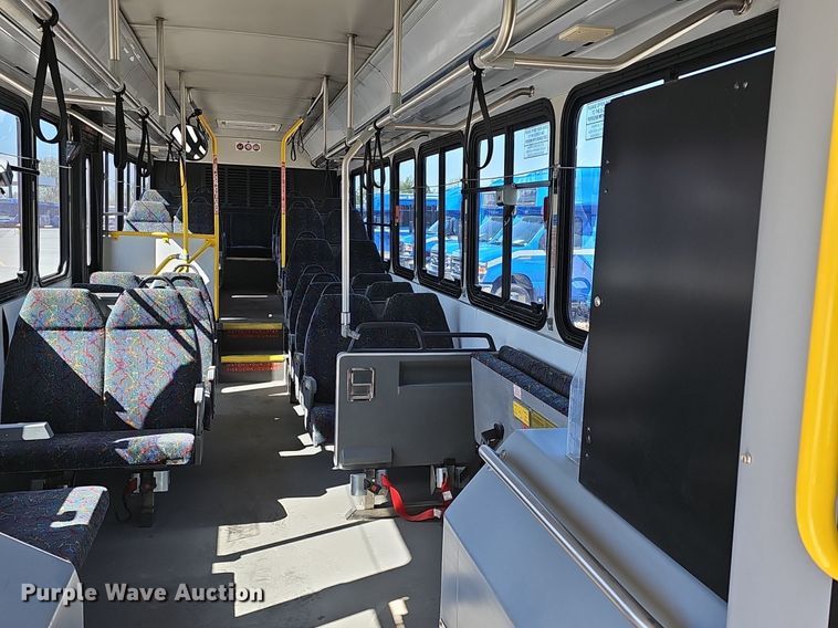 image for item DM1618 2006 Gillig  G29D102N4 transit bus