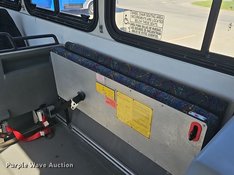 image for item DM1618 2006 Gillig  G29D102N4 transit bus