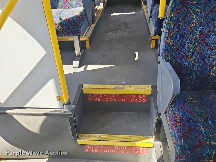 image for item DM1618 2006 Gillig  G29D102N4 transit bus