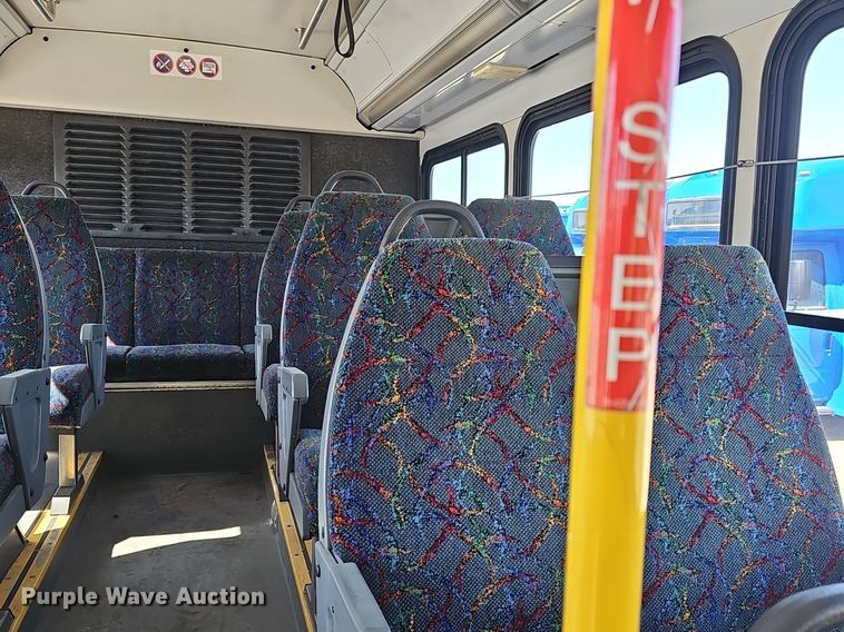 image for item DM1618 2006 Gillig  G29D102N4 transit bus