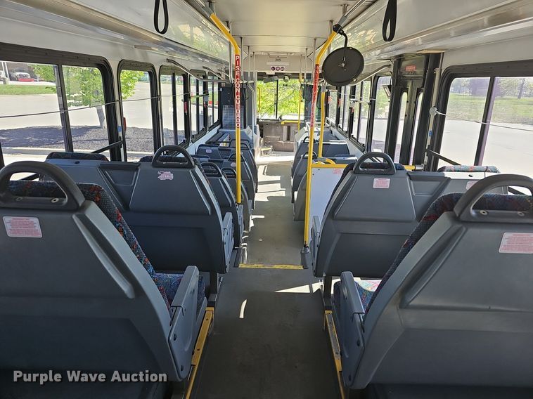 image for item DM1618 2006 Gillig  G29D102N4 transit bus