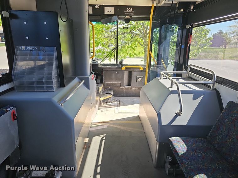 image for item DM1618 2006 Gillig  G29D102N4 transit bus