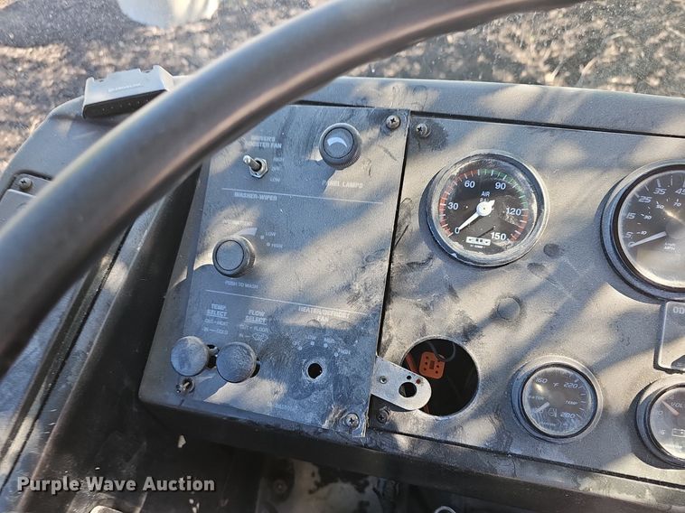 image for item DM1618 2006 Gillig  G29D102N4 transit bus