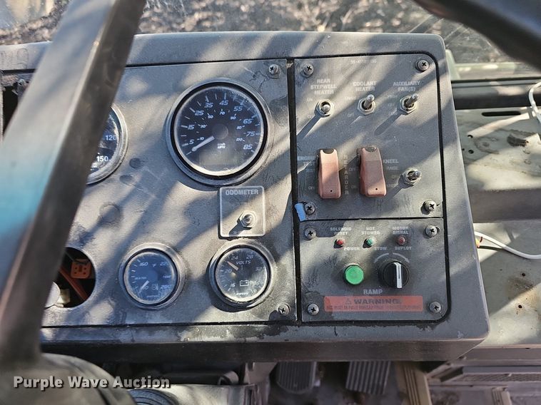 image for item DM1618 2006 Gillig  G29D102N4 transit bus