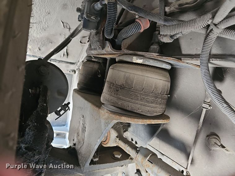 image for item DM1618 2006 Gillig  G29D102N4 transit bus