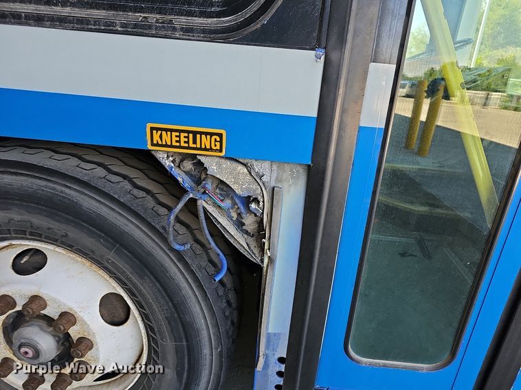 image for item DM1625 2006 Gillig  G29D102N4 transit bus