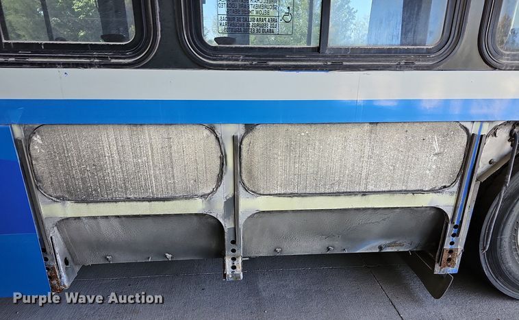 image for item DM1625 2006 Gillig  G29D102N4 transit bus