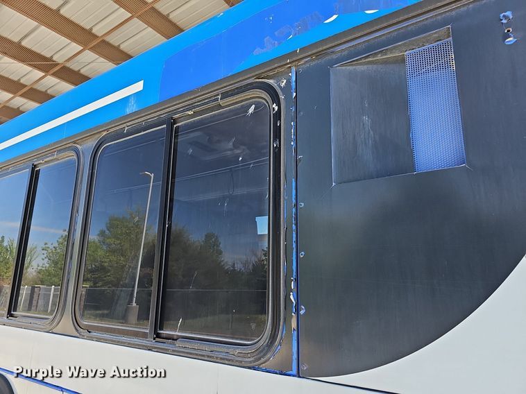 image for item DM1625 2006 Gillig  G29D102N4 transit bus