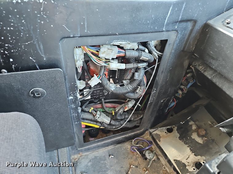 image for item DM1625 2006 Gillig  G29D102N4 transit bus