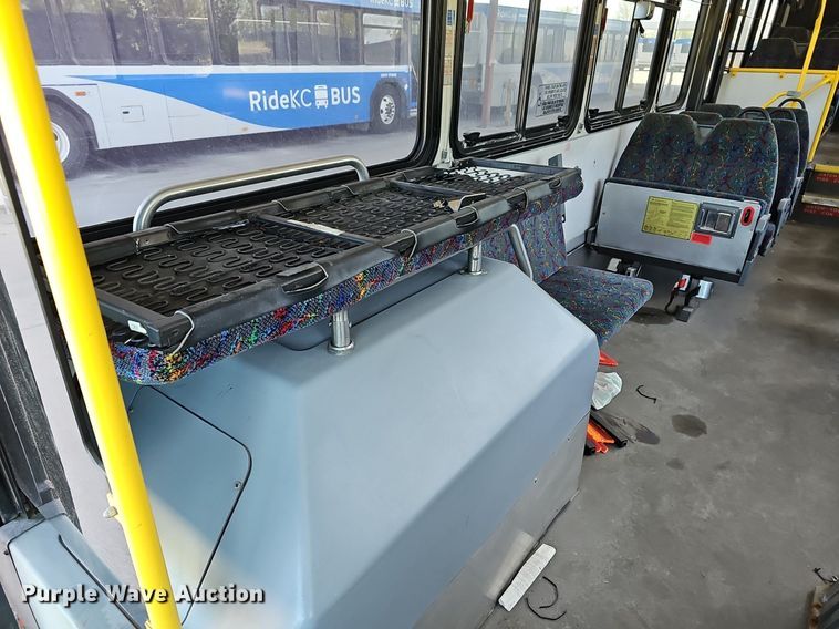 image for item DM1625 2006 Gillig  G29D102N4 transit bus