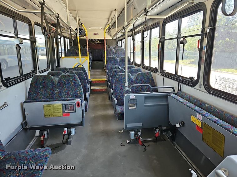 image for item DM1625 2006 Gillig  G29D102N4 transit bus