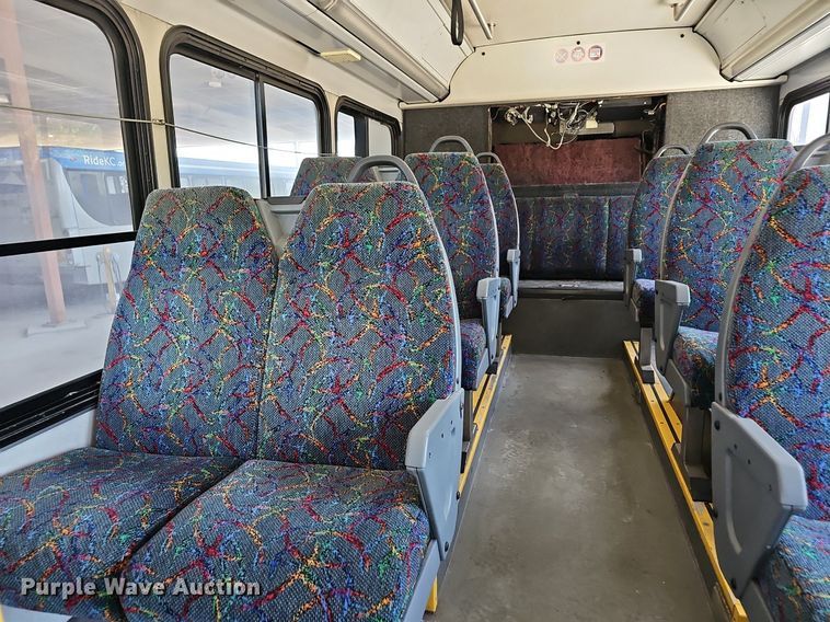 image for item DM1625 2006 Gillig  G29D102N4 transit bus