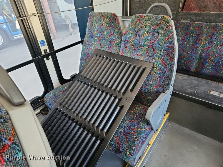 image for item DM1625 2006 Gillig  G29D102N4 transit bus