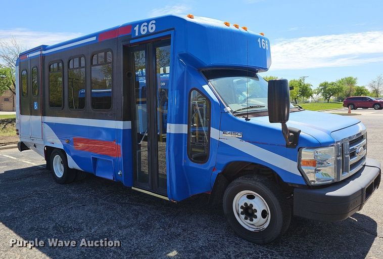 image for item DM1626 2014 Ford E450 Super Duty  shuttle bus