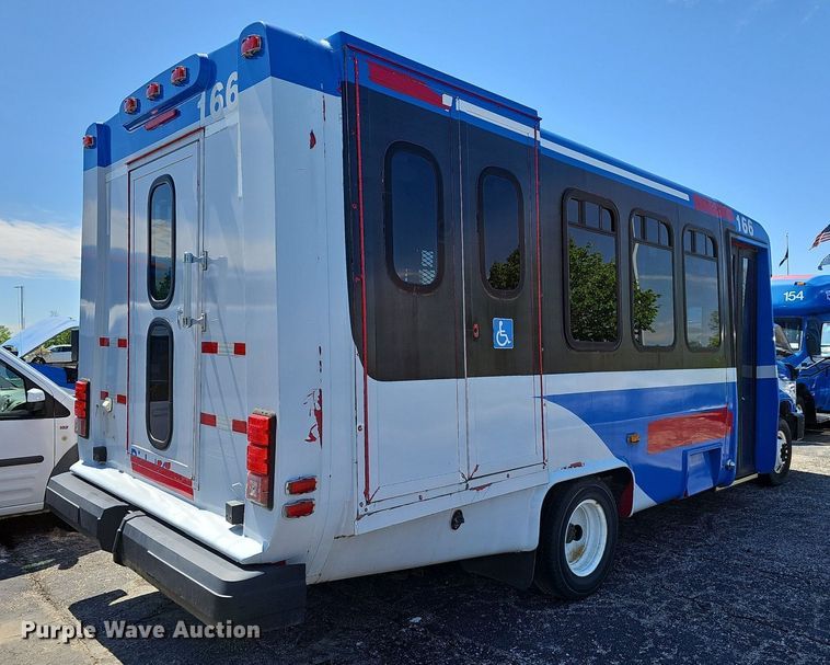 image for item DM1626 2014 Ford E450 Super Duty  shuttle bus