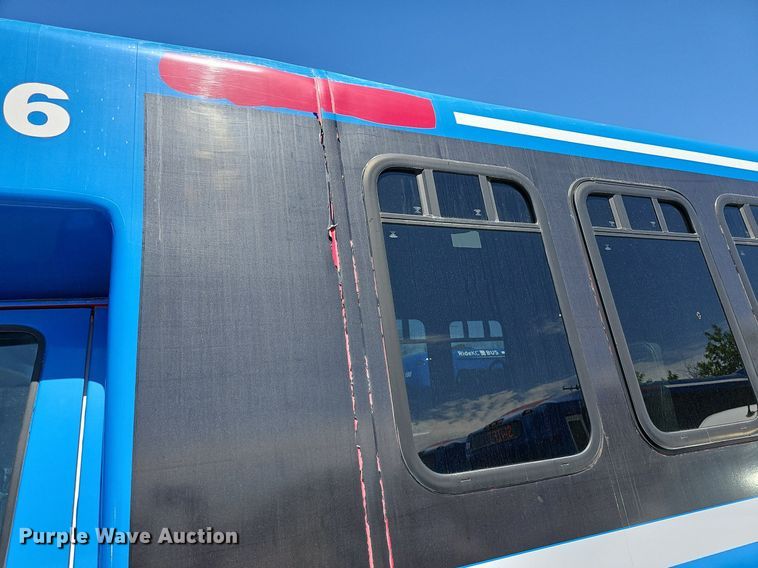 image for item DM1626 2014 Ford E450 Super Duty  shuttle bus