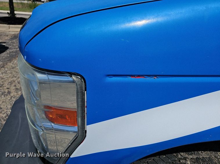 image for item DM1626 2014 Ford E450 Super Duty  shuttle bus