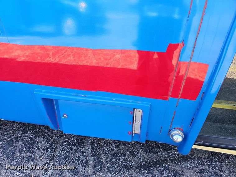 image for item DM1626 2014 Ford E450 Super Duty  shuttle bus