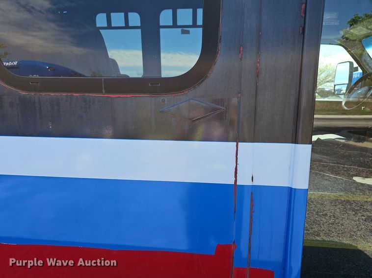 image for item DM1626 2014 Ford E450 Super Duty  shuttle bus