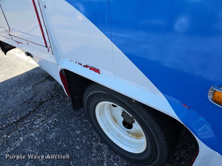 image for item DM1626 2014 Ford E450 Super Duty  shuttle bus