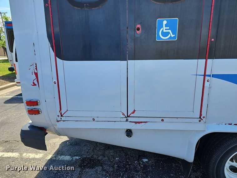 image for item DM1626 2014 Ford E450 Super Duty  shuttle bus