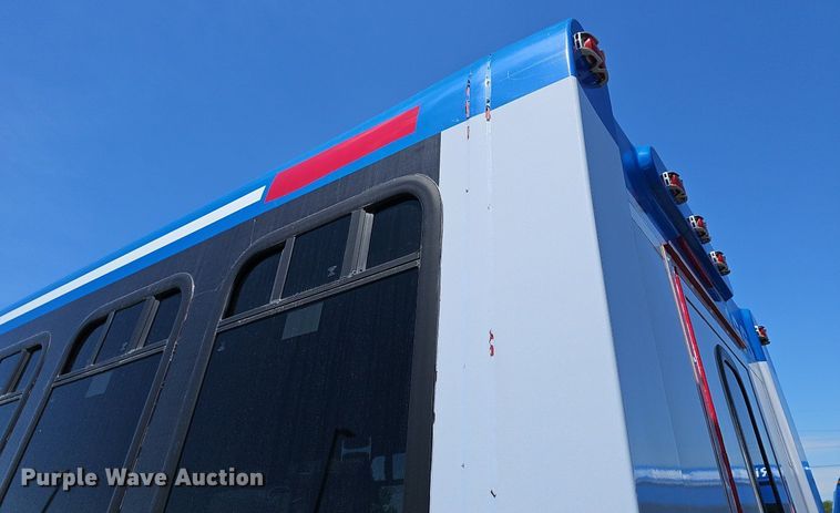 image for item DM1626 2014 Ford E450 Super Duty  shuttle bus