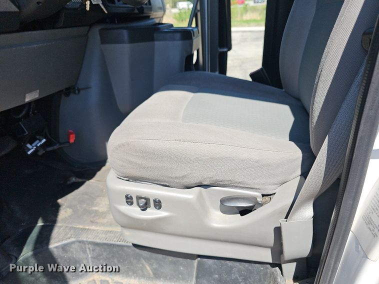 image for item DM1626 2014 Ford E450 Super Duty  shuttle bus