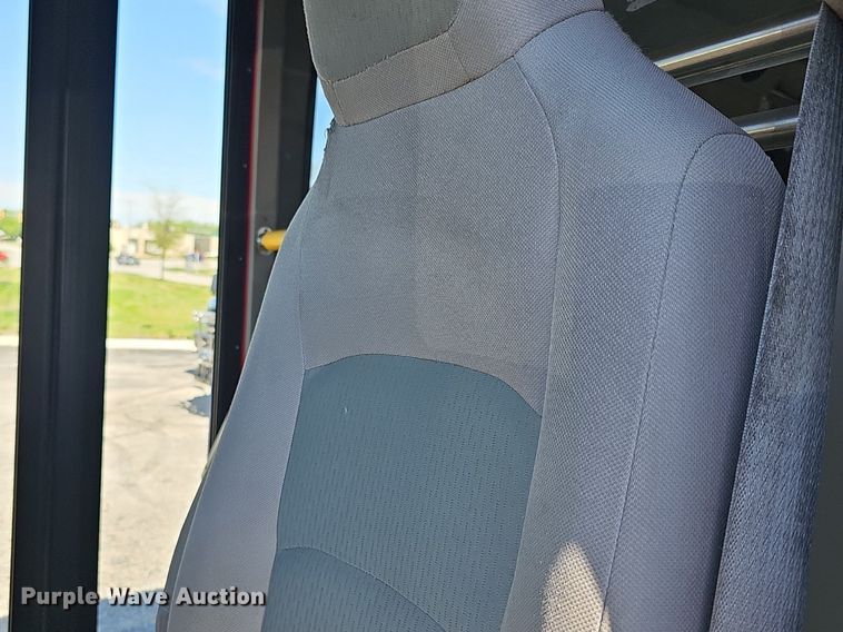 image for item DM1626 2014 Ford E450 Super Duty  shuttle bus