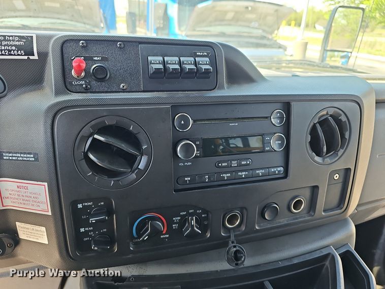 image for item DM1626 2014 Ford E450 Super Duty  shuttle bus