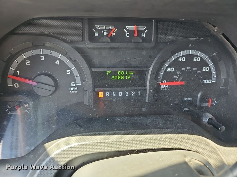 image for item DM1626 2014 Ford E450 Super Duty  shuttle bus