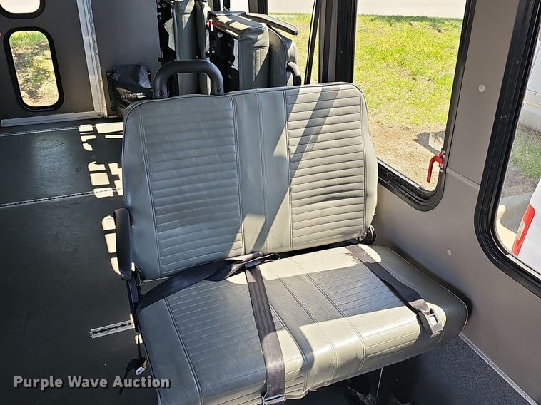 image for item DM1626 2014 Ford E450 Super Duty  shuttle bus