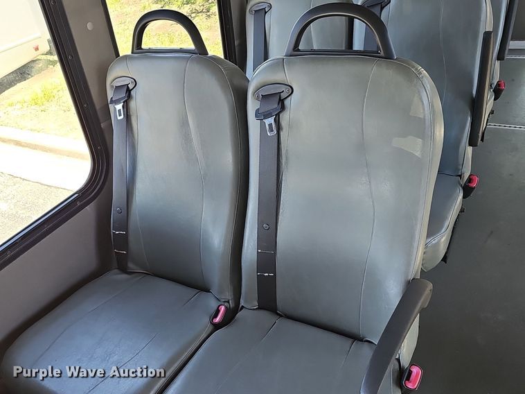 image for item DM1626 2014 Ford E450 Super Duty  shuttle bus