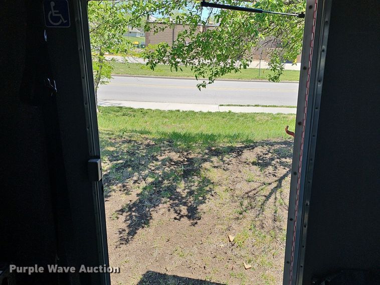 image for item DM1626 2014 Ford E450 Super Duty  shuttle bus