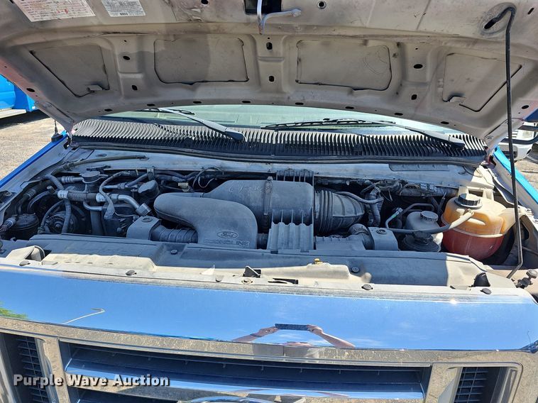 image for item DM1626 2014 Ford E450 Super Duty  shuttle bus