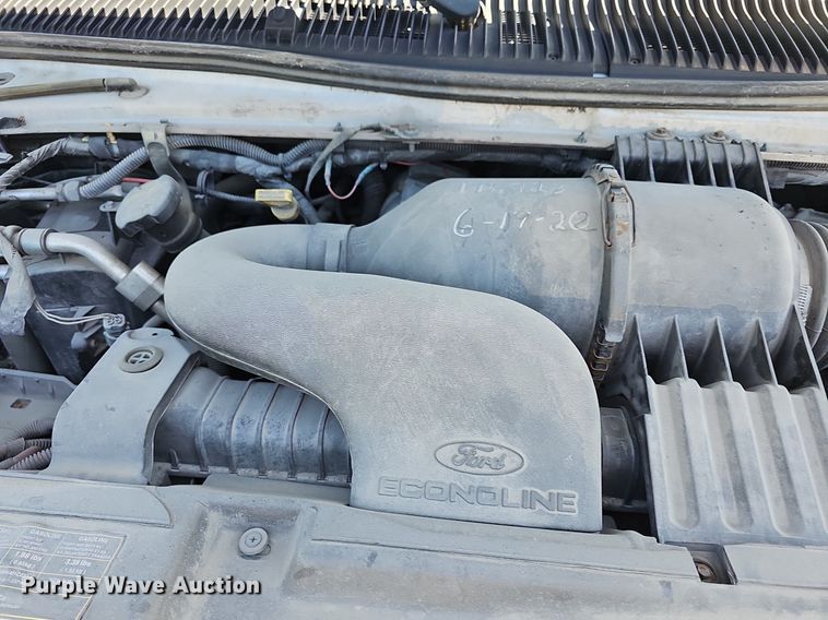 image for item DM1626 2014 Ford E450 Super Duty  shuttle bus