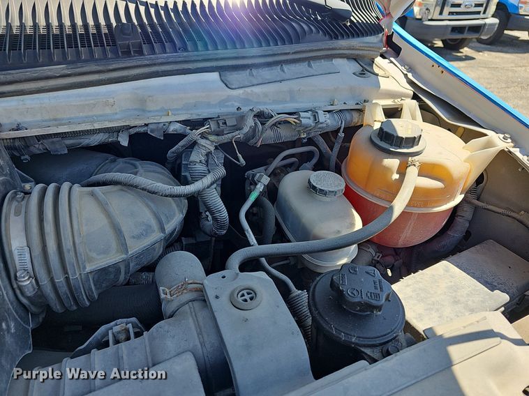 image for item DM1626 2014 Ford E450 Super Duty  shuttle bus