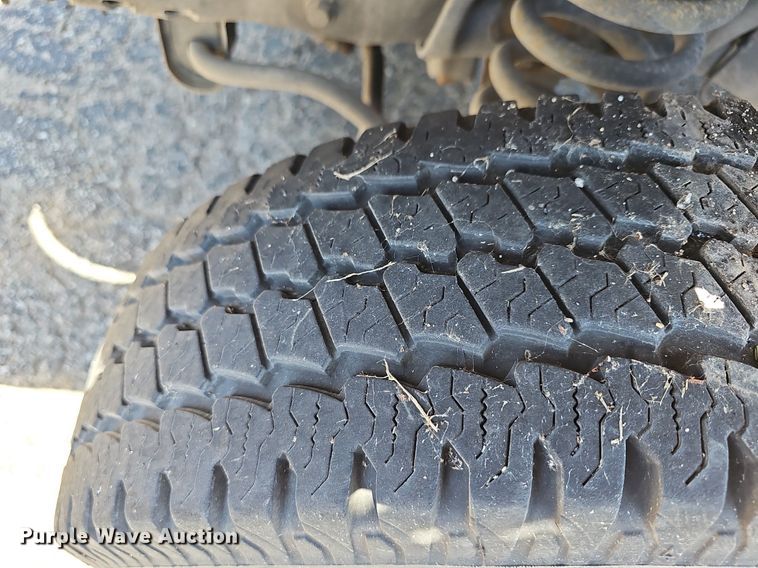 image for item DM1626 2014 Ford E450 Super Duty  shuttle bus