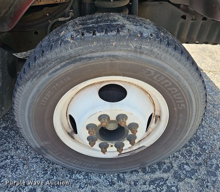 image for item DM1626 2014 Ford E450 Super Duty  shuttle bus