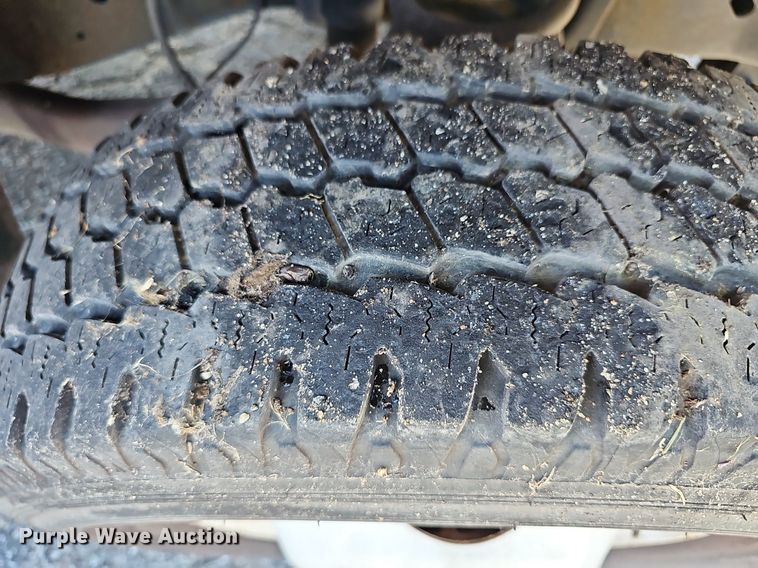 image for item DM1626 2014 Ford E450 Super Duty  shuttle bus